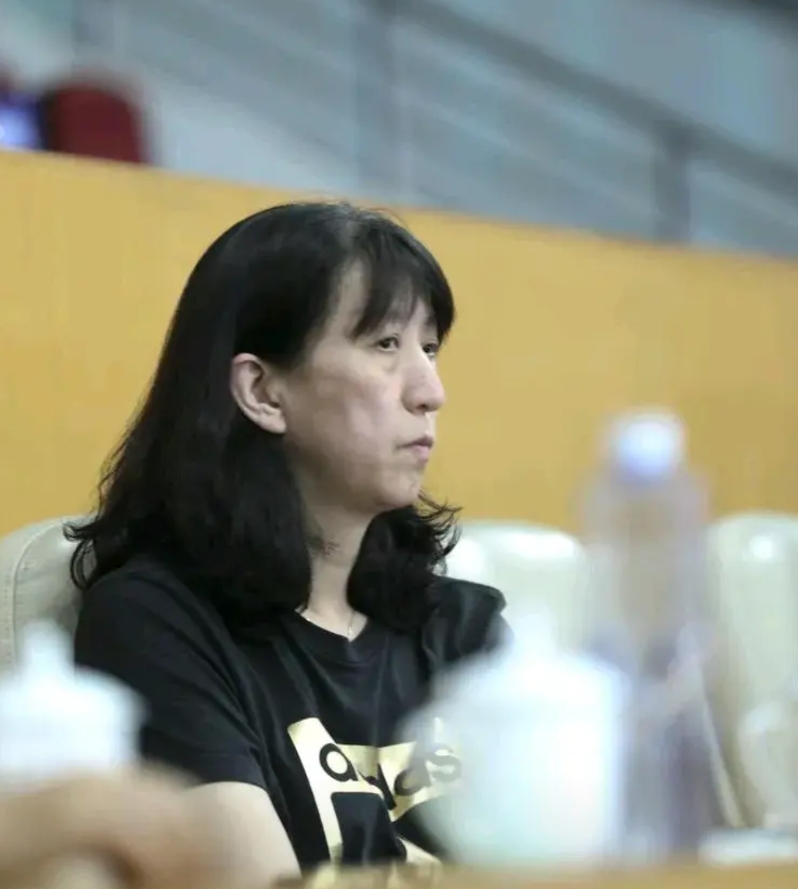 赖掌门真的有点麻烦了，中国女排主教练迟迟选不出来，据说是体育总局对于排管中心报上