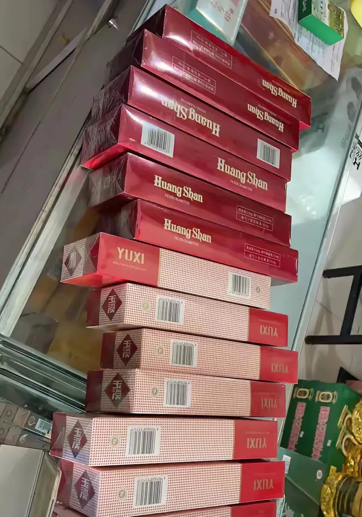 这是因为烟草的管控非常严格。烟草串货受到严格监管，同一条街上的店铺都不能随意串货