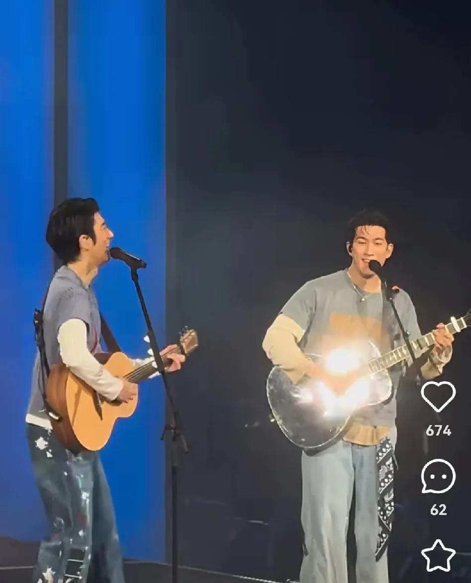 终于明白王力宏为什么被叫作“二哥”了，他这个行为真的非常二！
在自己演唱会上王力