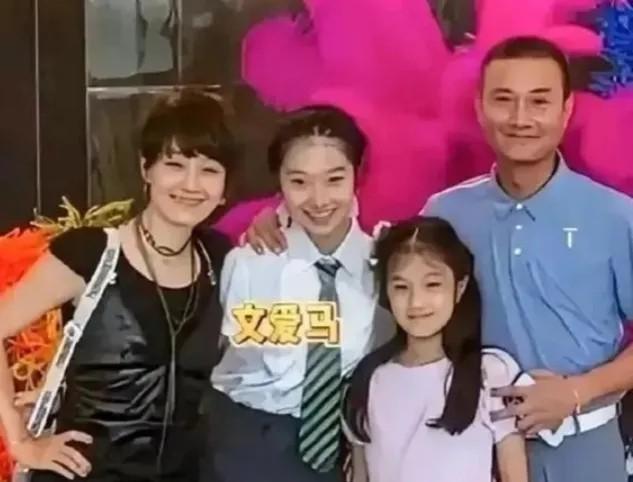马伊琍二女儿改名的事儿闹得沸沸扬扬，大家都在猜这是咋回事，好像一夜之间全国人民都