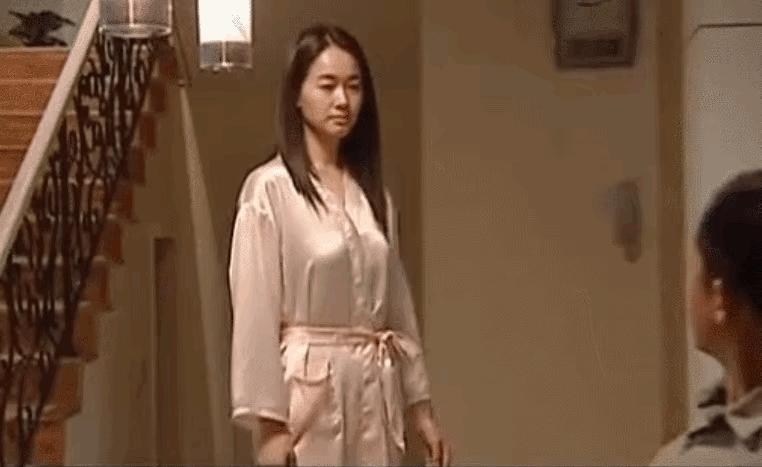 你知道吗？当年拍《天道》时，导演要求左小青全裸出镜，保守年代这可不得了！左小青犹