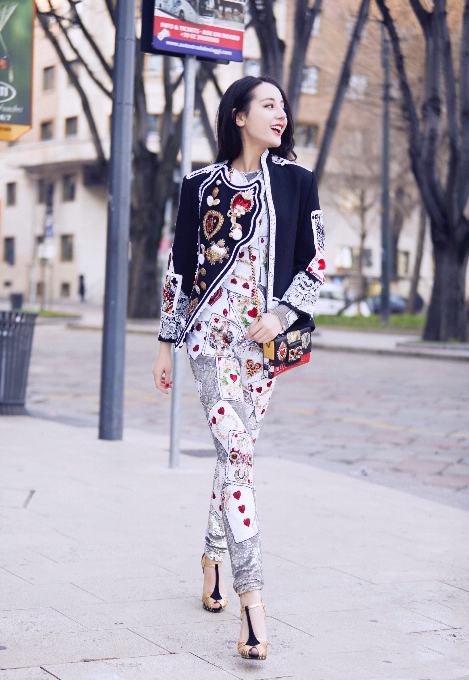 迪丽热巴民族风炸街穿搭！街头氛围感直接拉满的神仙私服🔥