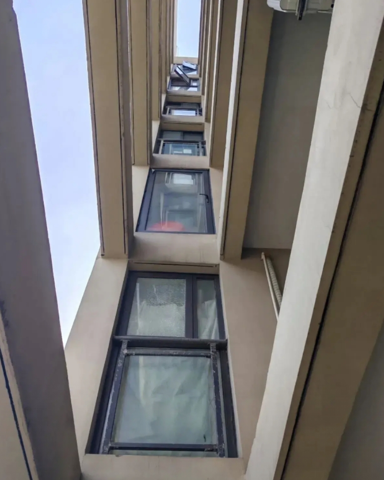 这算不算违建，好多业主都把这里封上了，有没有危险？