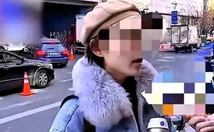 “白嫖上瘾了？”女子外出就餐时，特意拿出价值4000元的保温杯，让服务员帮忙倒水