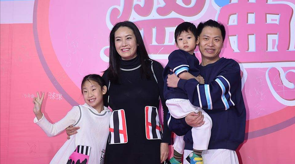 30岁的贾妮对同居了8年的申军谊说：”我们已经恋爱同居8年了，你要是再不娶我，我