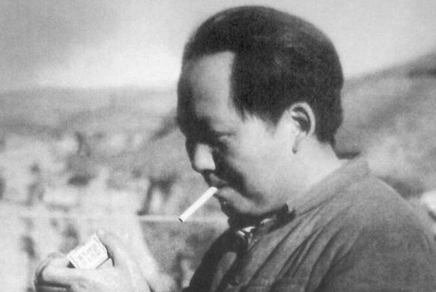 一次，毛主席递烟给朋友，却发现烟盒内只剩一支烟，高情商的主席如何处理？
有那么一