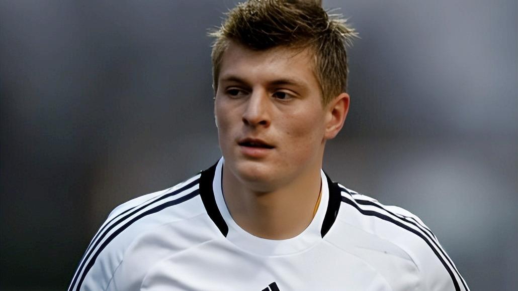 “你不配顶薪！”拜仁一句话，逼出了皇马5座欧冠的中场之王