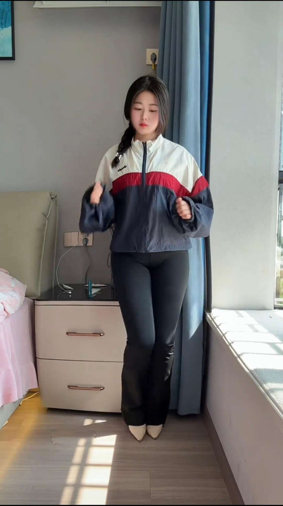 30岁试穿女儿小学的校服，被说装嫩。