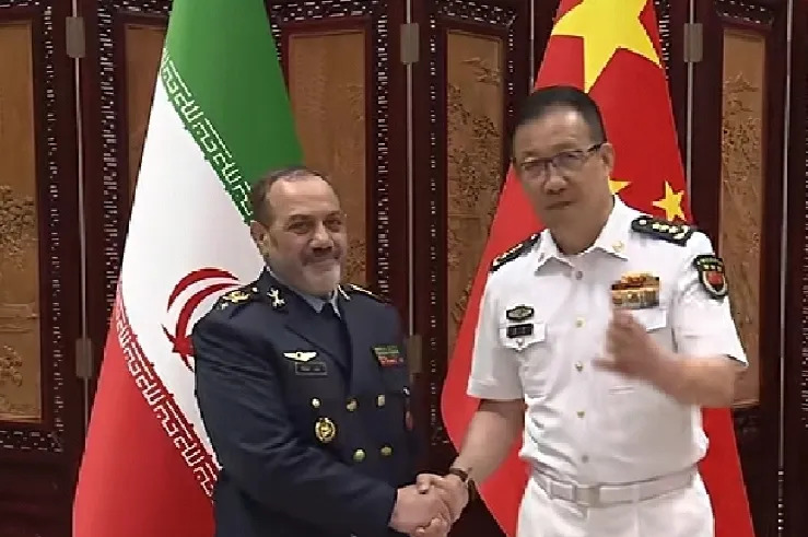 伊朗急了！时间不多了！











啥？伊朗国防部长提前一天就跑去开会