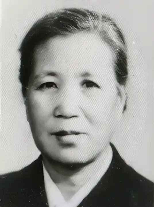 1929年，地下党员丁惟尊叛变，还要带着敌人对自己的同志下毒手，他的妻子知道后，