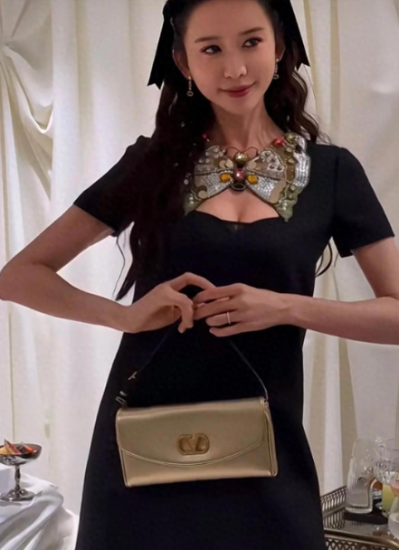 林志玲出道以来就被冠上了女神的称号，出现在大众眼前也是温柔靓丽，但是她确实没有特