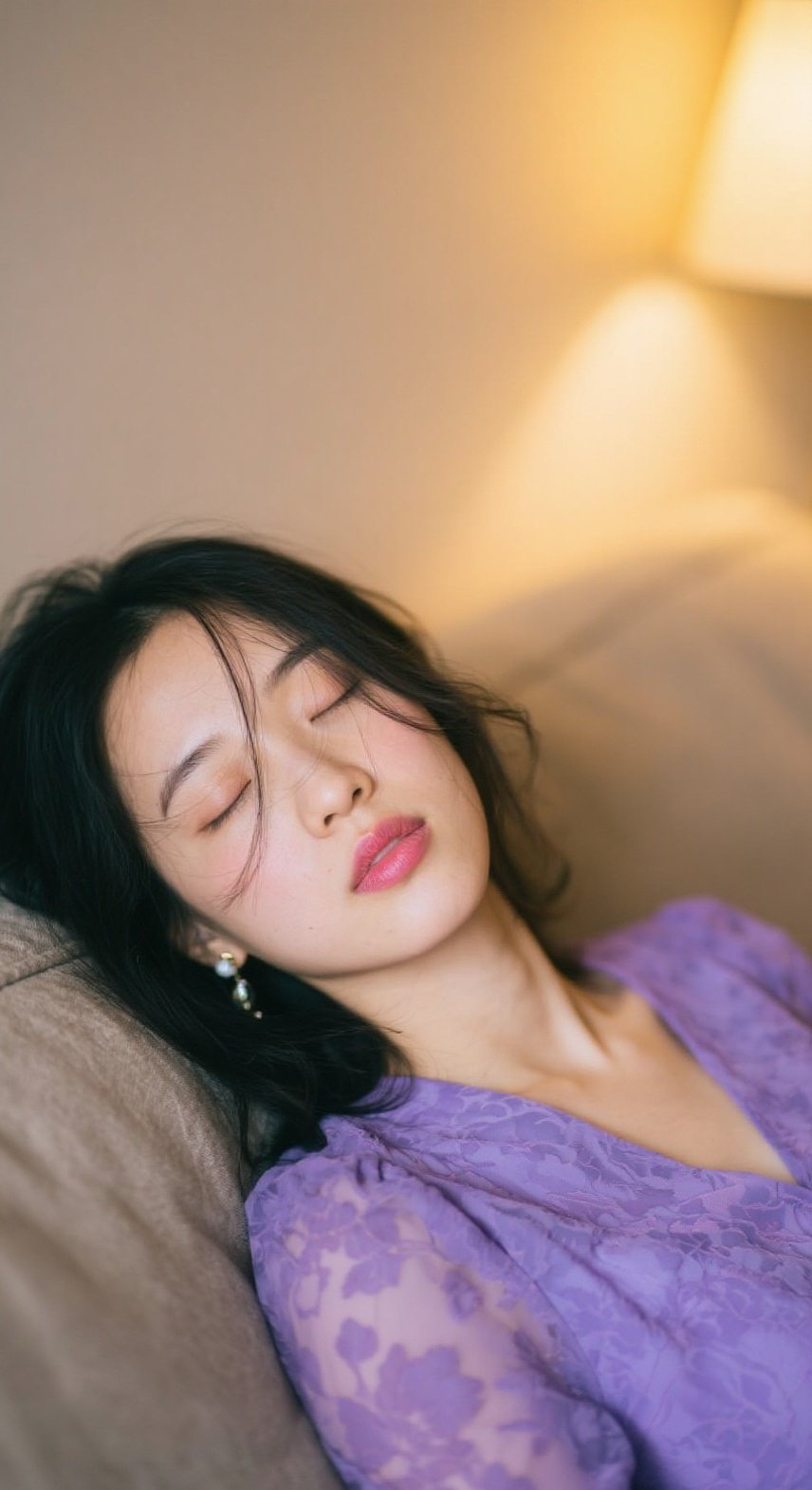 娇俏紫影闭目含情风华绝代