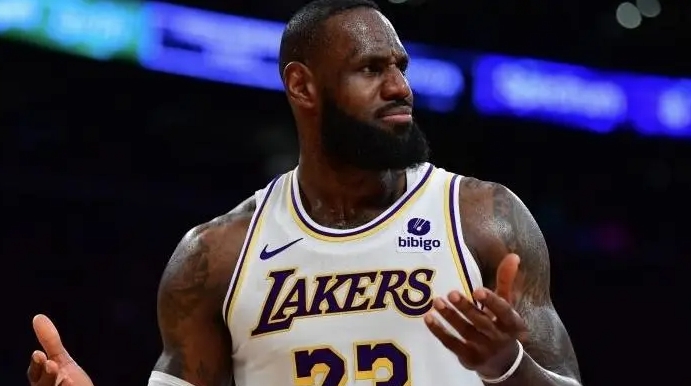 前NBA主教练斯坦-范甘迪参加节目，期间他谈到了湖人队球员勒布朗-詹姆斯，并表示