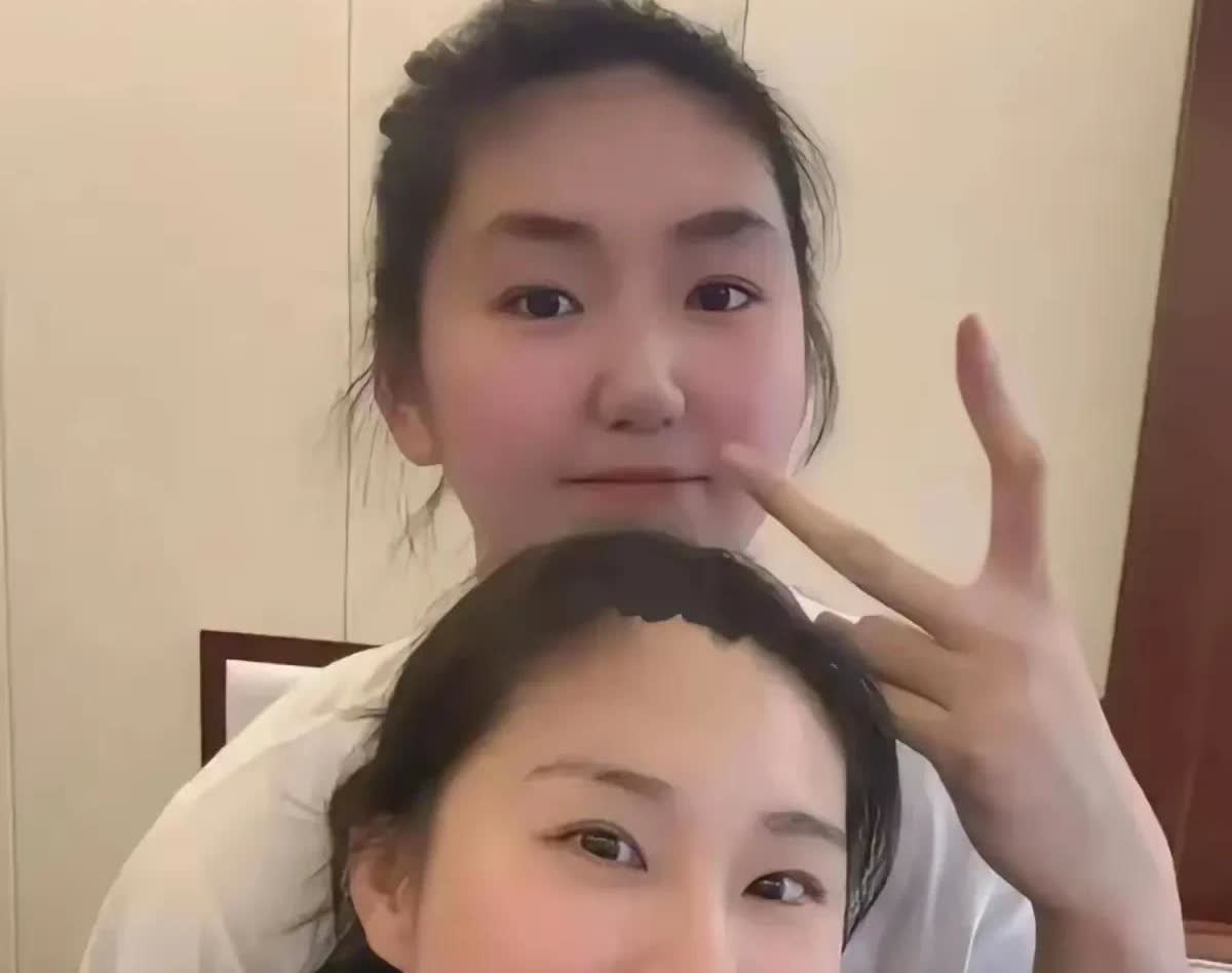 中国女篮有两对儿黄金搭档，这缘分妙不可言。第1对是李媛和韩旭，他俩是从小时候一起