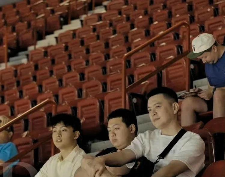 杨鸣和小刘总也在NBA夏联挑选外援，CBA裁判孙健吹罚NBA夏季联赛！谁还说本土