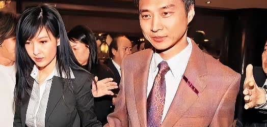 周慧敏与老公倪震的一张留影，当年倪震被狗仔队拍到在夜店与一女子热吻的照片传的沸沸