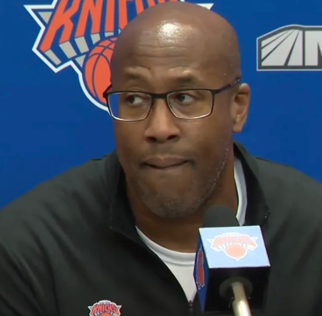 NBA常规赛，尼克斯134-98击败篮网。
尼克斯主帅迈克-布朗接受了记者采访，