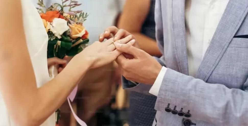 6月19日浙江台州，女子结婚时，男方掏空家底给女方父母18万聘礼，婚后，女子和丈