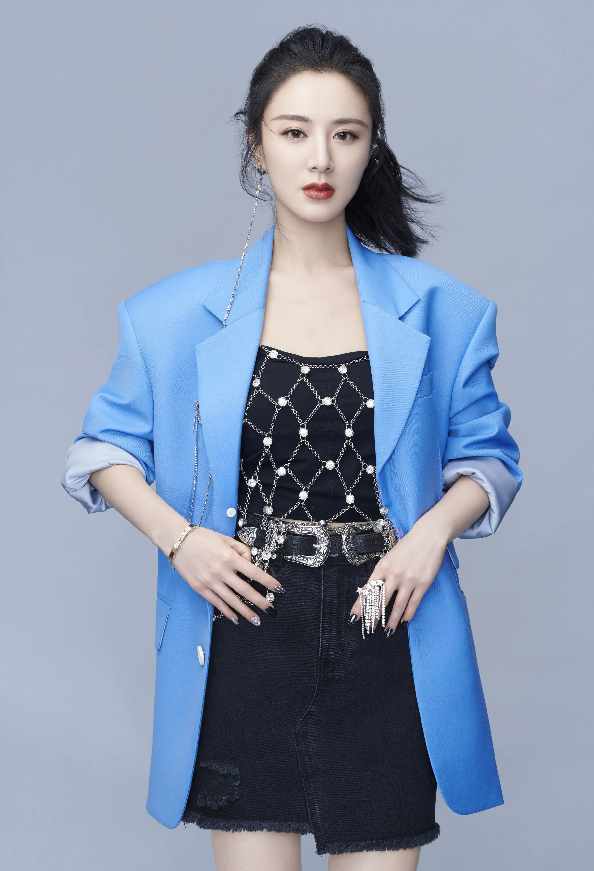 薇娅一家三口的故事











薇娅，曾经的“带货女王”，经历了人生的