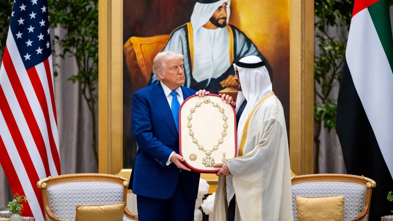从2000亿投资到“甩发舞”，阿联酋如何玩转特朗普的商业外交？