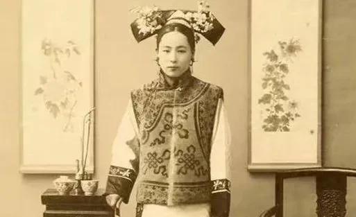 最后，焦氏不仅把自己的婚事给保住了，还证明了自己的清白。那个无赖男算计来算计去，