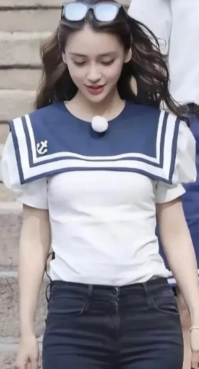 杨颖颜值引热议，到底美不美？

说起杨颖的颜值，总觉得有点吹捧过度了。她看起来确