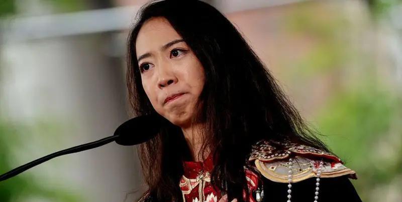 联合早报今天（6月3日）报道：“在哈佛大学毕业典礼上发表演讲的中国学生蒋雨融，继