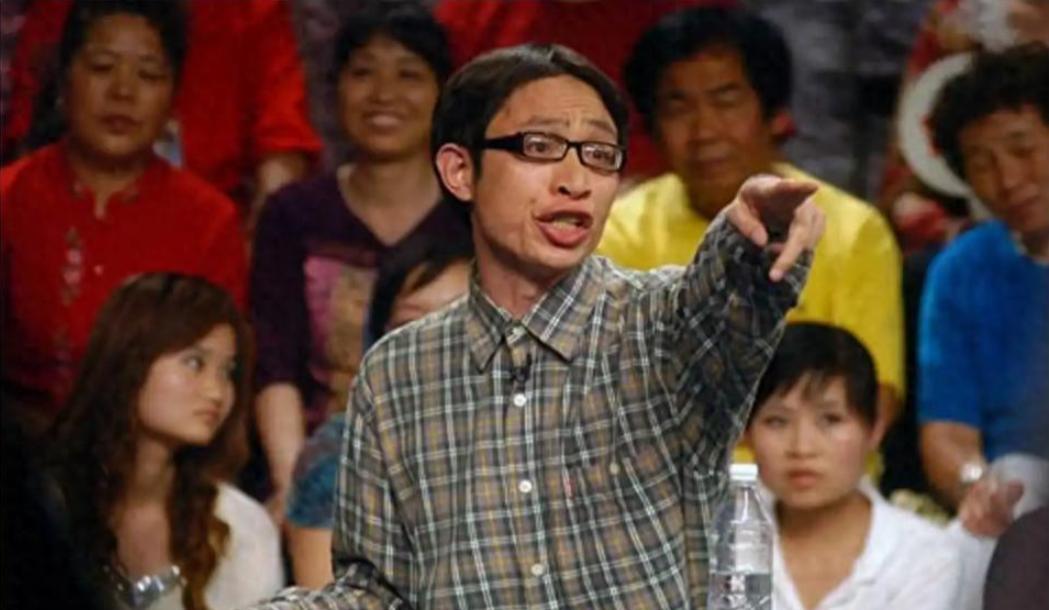 [沙尘暴]汶川地震17年后，丢下学生自己先跑的老师范美忠，如今过得怎么样？在中国
