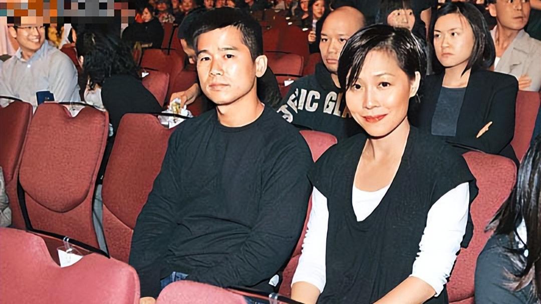 彭羚拍慈善短片气质优雅，结婚27载生两女，丈夫林海峰不愿她复出