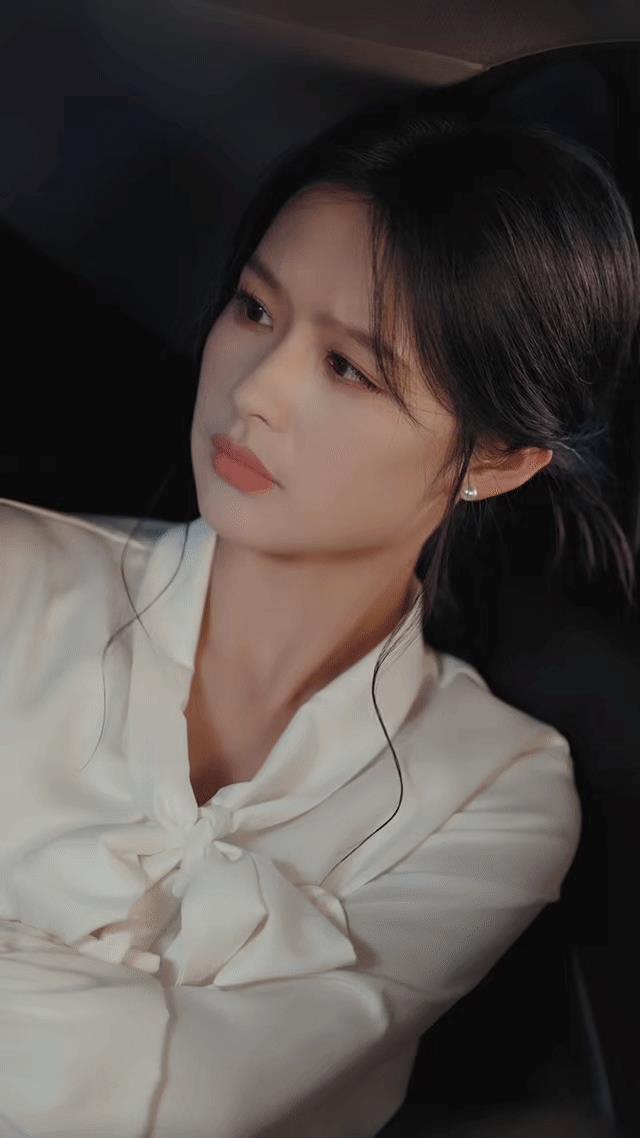 女主反骨超标，这剧情爽麻了！《宴律你的白月光回国了》：女主顾星晚的“反骨”绝了！