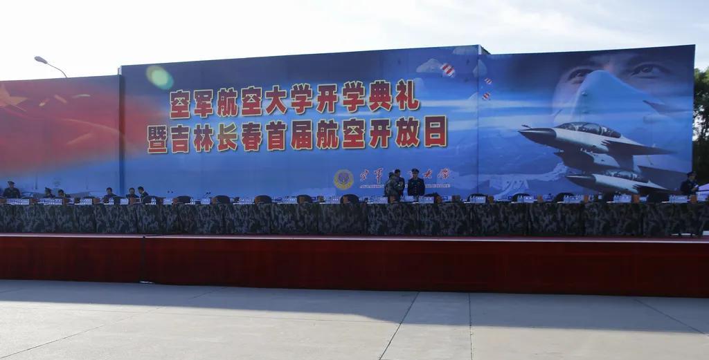2011年的首届长春航空开放日是什么样，这就来了，找了一些老照片分享出来。首届长