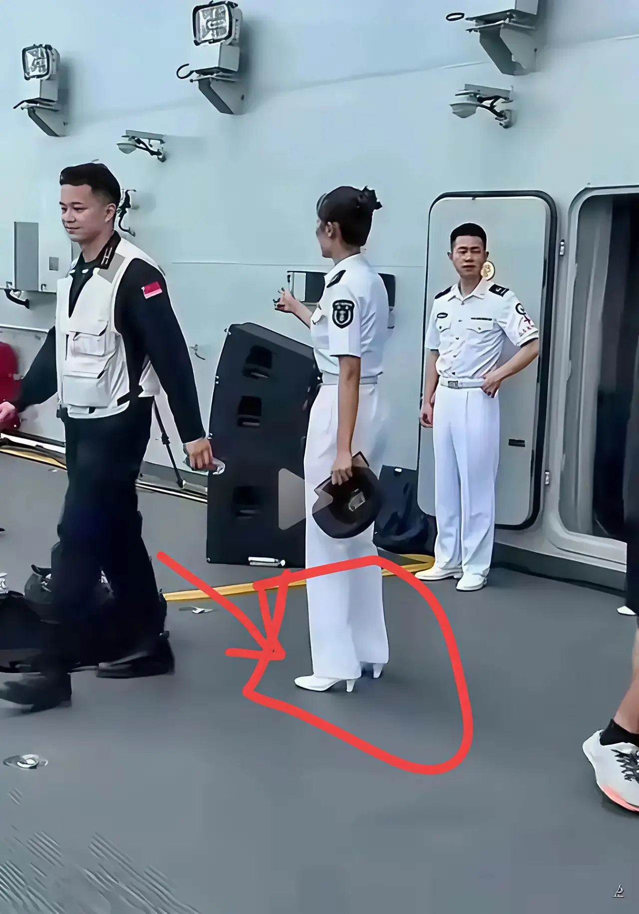 你是不是也看错啦？好多人觉得像高跟鞋
