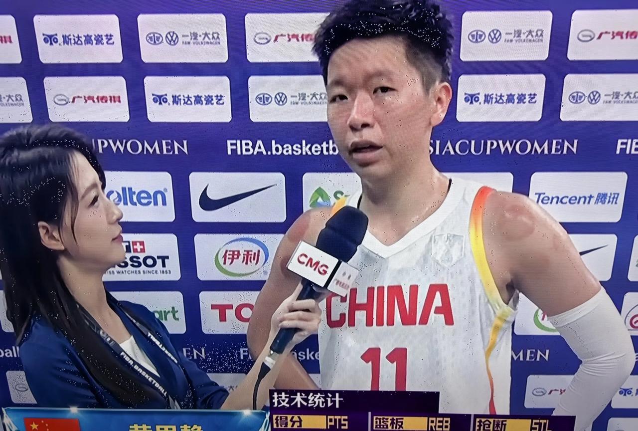 这还是第一次听黄思静接受采访，
没想到她的语言表达能力那么强，
逻辑思维缜密，条