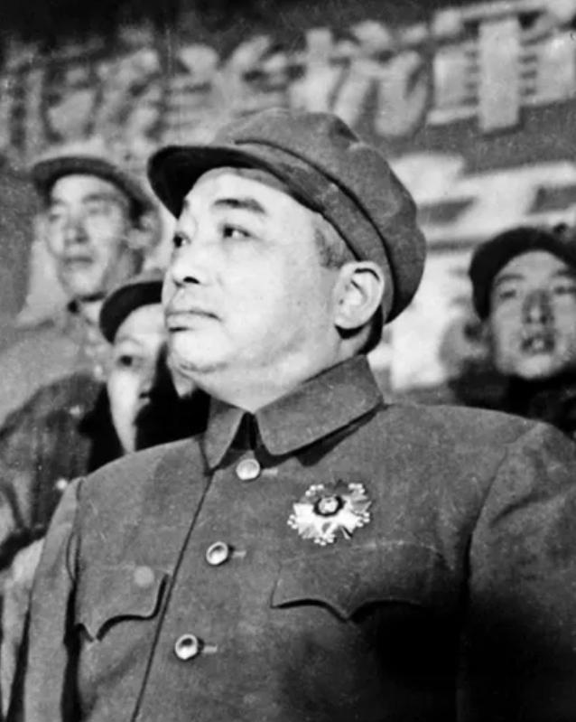 1939年，国军军长请彭德怀吃饭，吃饭时，军长妻子突然凑了过来，对彭德怀说：“彭