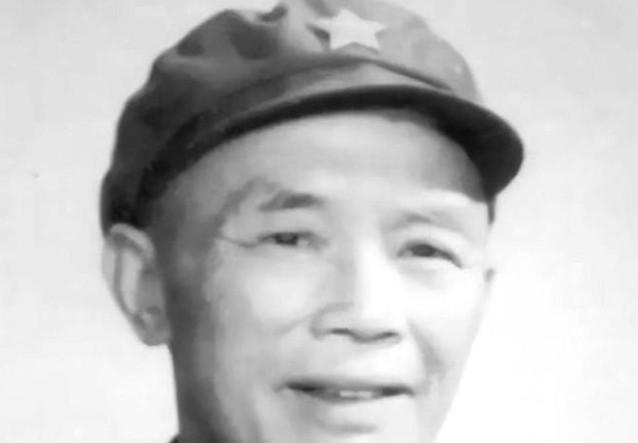 1967年，开国少将钟伟被人装进麻袋，被装进麻袋中。半个多小时后，他连人带麻袋被