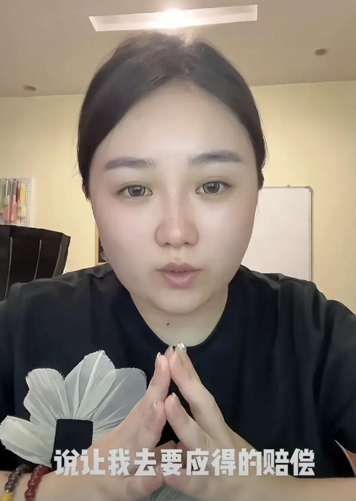 “重庆姐弟坠楼案”涉事的房产在阿里法拍网上拍卖冲上了热搜，有网友热心提醒孩子的妈