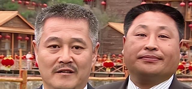 2007年，李正春不幸病逝。赵本山问50个徒弟:“你们大师兄走了，留下孤儿寡母，