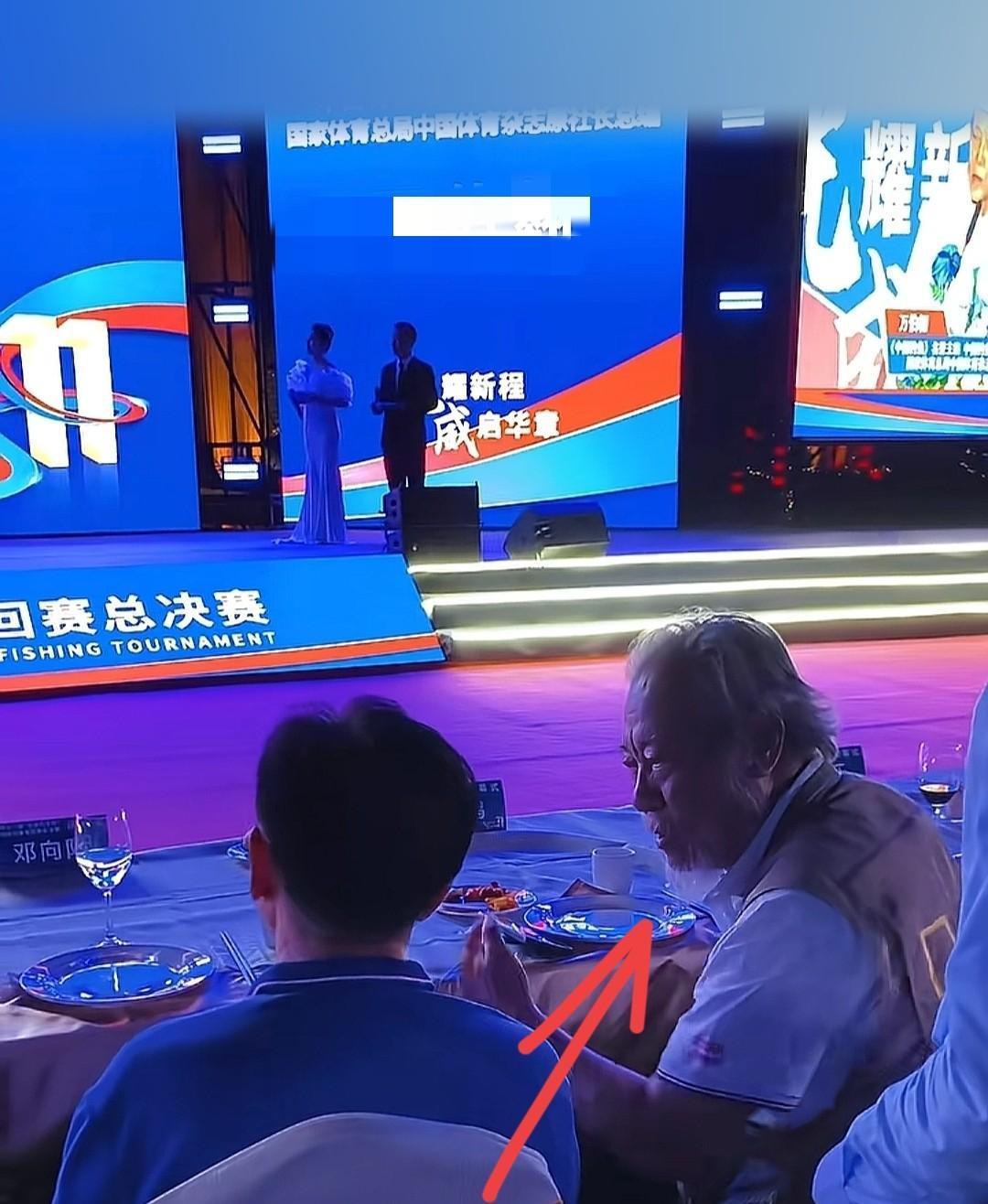 看着好眼熟，一时又想不起来是谁？[what]