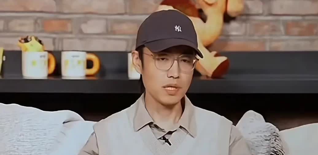 笑死，生哥曾半夜一点给赵浩打电话，确认迪拜是否安全。
嗯，很真实的感觉，生哥很
