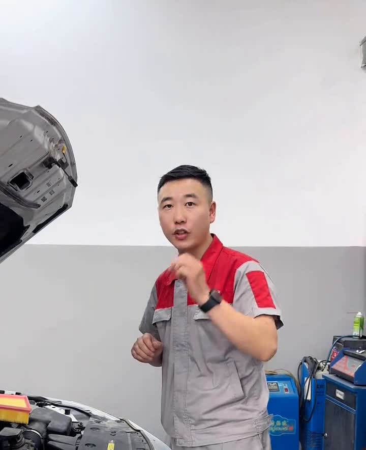 轩逸50万内最好的车。
家庭代步50万以内最好的车，我认为是经典轩逸，因为它是