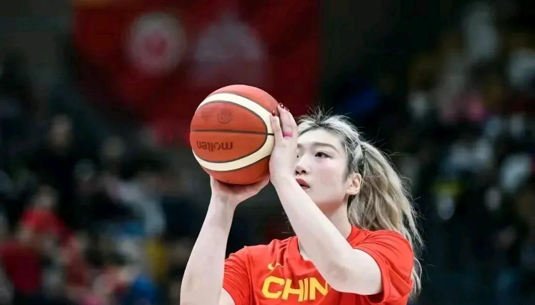 亚洲杯没了李梦，女篮还能卫冕吗？  这疑问，在李梦缺席亚洲杯后，引发了广泛热议。
