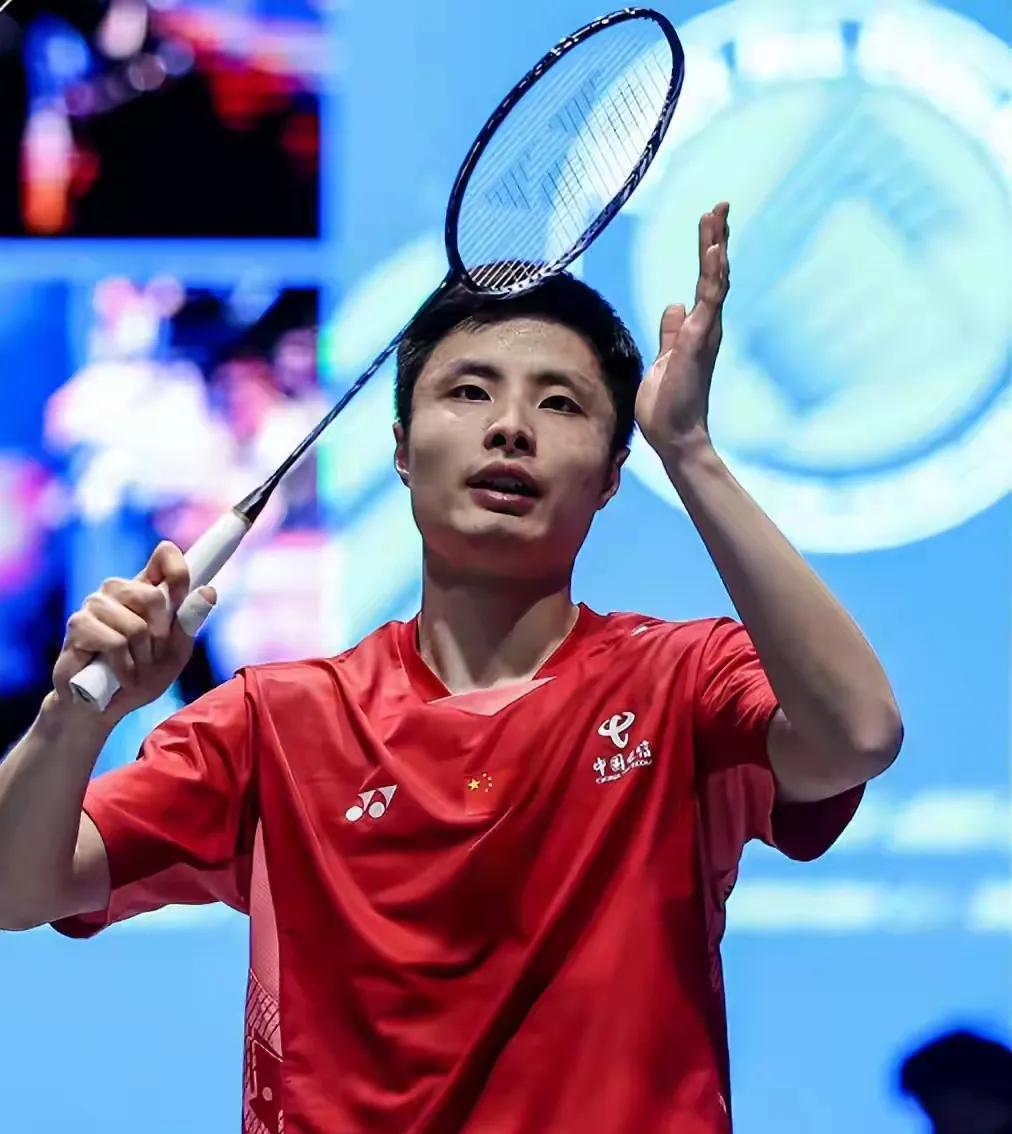 石宇奇昨天2比0胜李佳豪夺得全英赛冠军，#石宇奇获冠# 这是石宇奇时隔7年再次夺