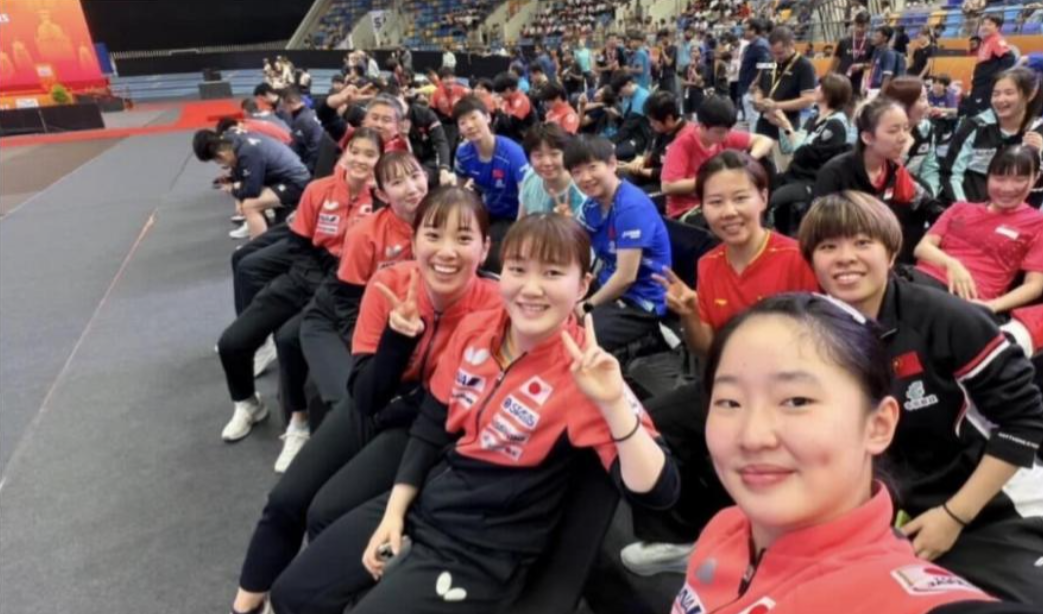 10月15日结束的2025年乒乓球亚锦赛女团决赛中，国乒女团3比0日本女团，重夺