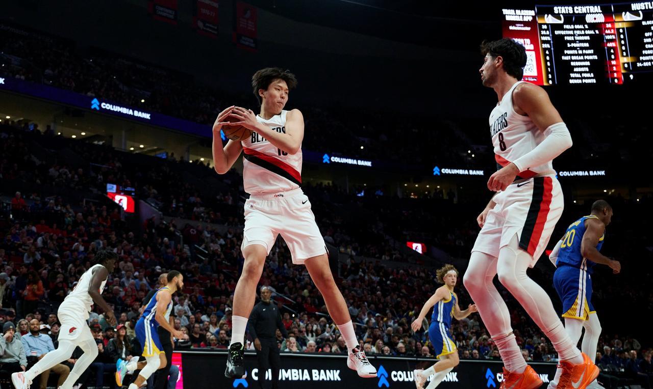 这一刻终于来了！杨瀚森被开拓者下放至发展联盟！
开拓者为了更好的培养杨瀚森，于是