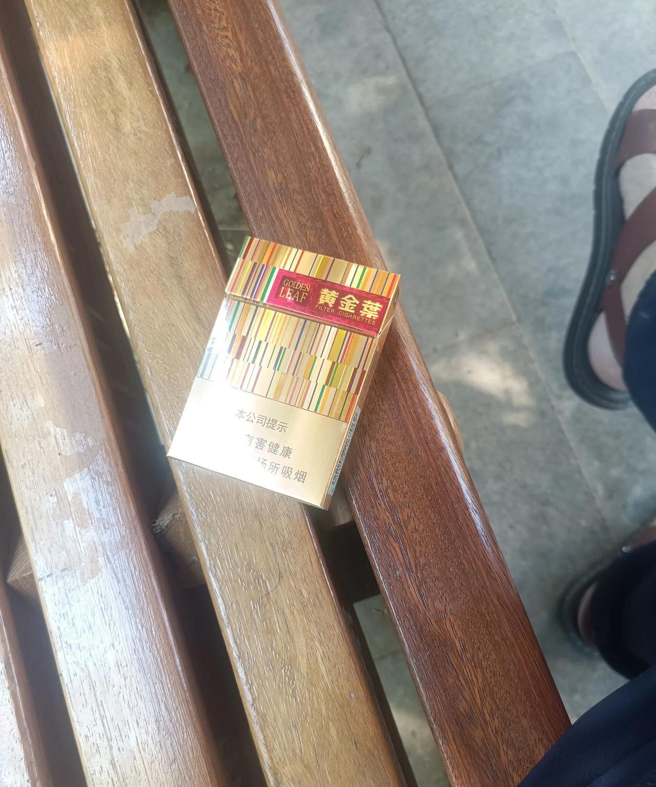 这次见到做工程的刘老板，他就像换了个人似的，胡子拉碴的，脸盘也消瘦了，正在健康步