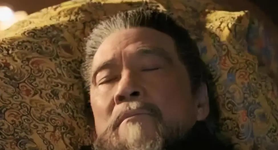 公元1423年，朱棣在病榻上奄奄一息，三子朱高燧趁着四下无人，他偷偷从怀中拿出一