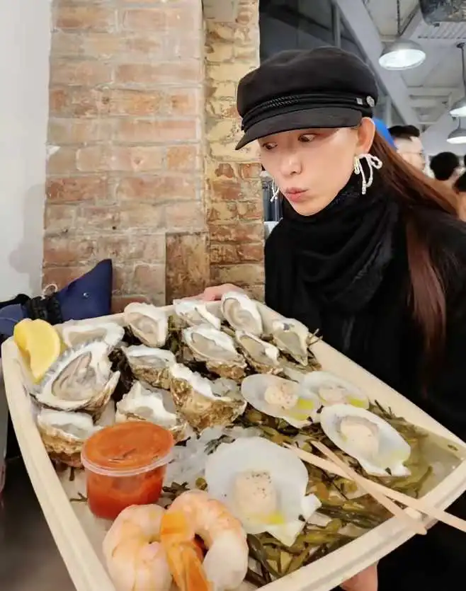 林志玲多久没吃海鲜了！


