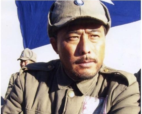 1948年12月的一天，解放军战士抓了一个俘虏，发现他像个伙夫，就给发了两块银元