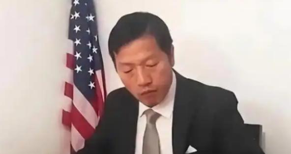 任何中国人都不许诋毁美国！中国教师徐思远携全家移民美国定居，临走之前还公然贬低中
