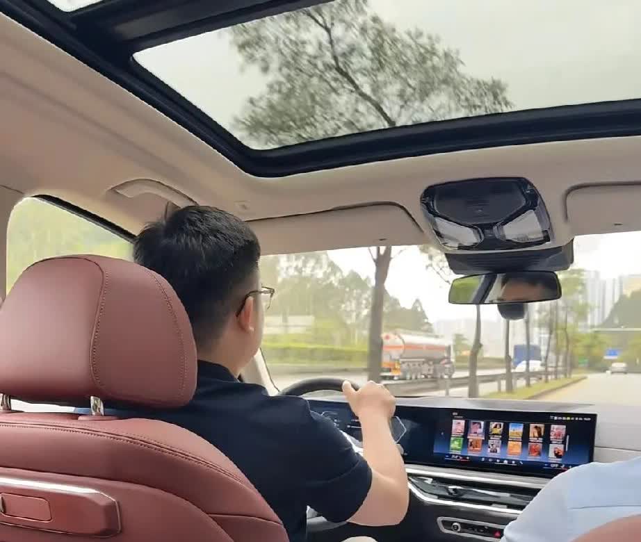40万的车，普通人不要买！

如果你年收入只有10万以下的普通人！

奉